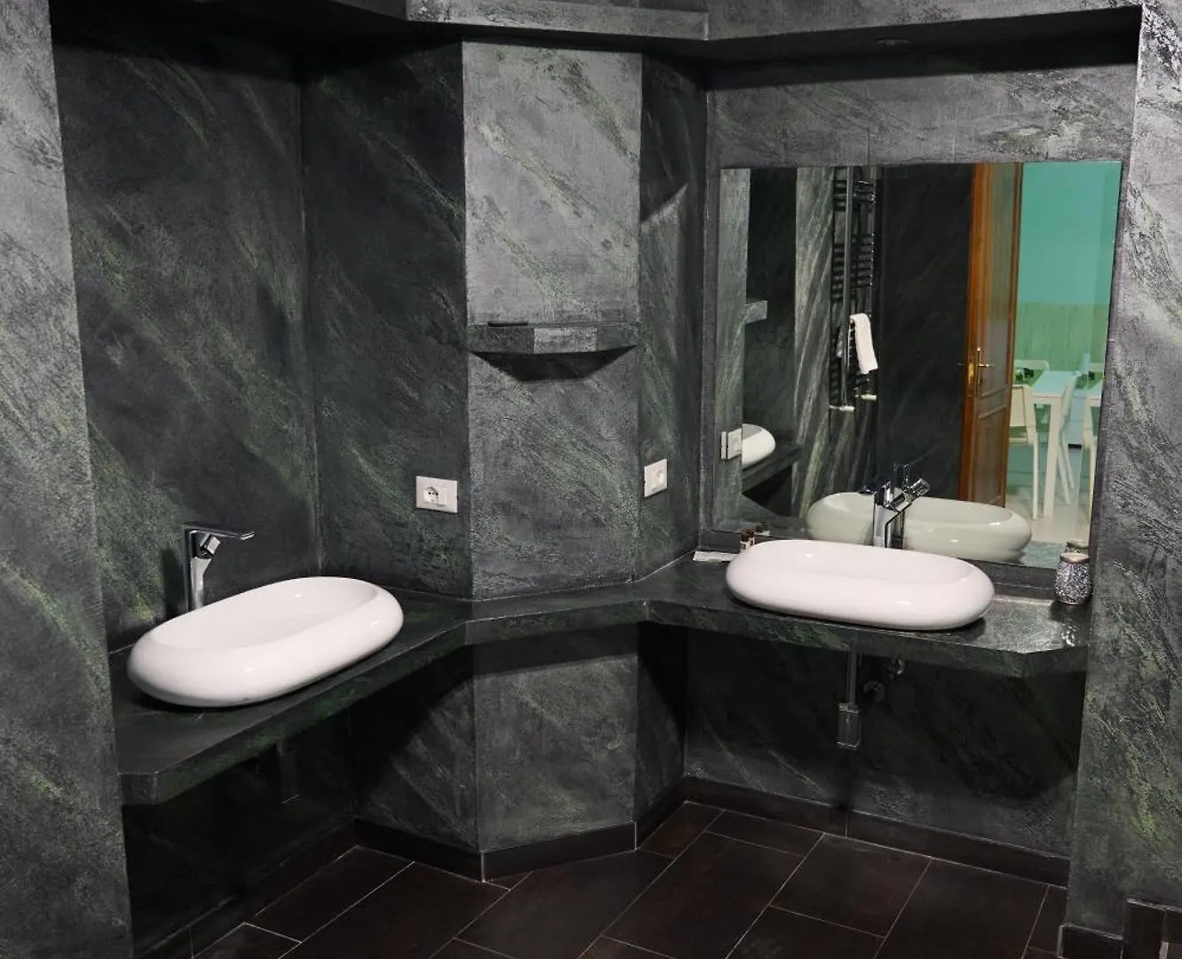 On The Rainbow B&B Rome 2*,  Italy